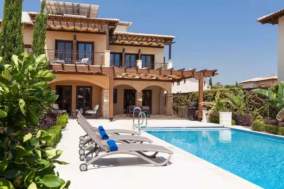 Villa AJ04 and its private pool