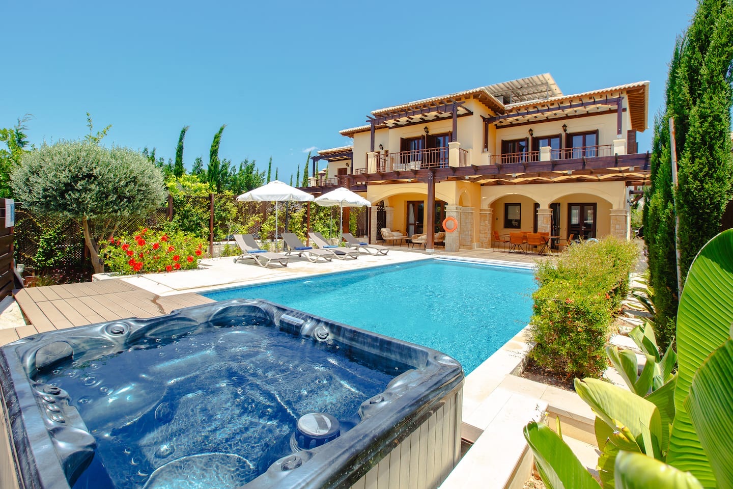 Villa AJ06 with its private pool, garden and hot tub